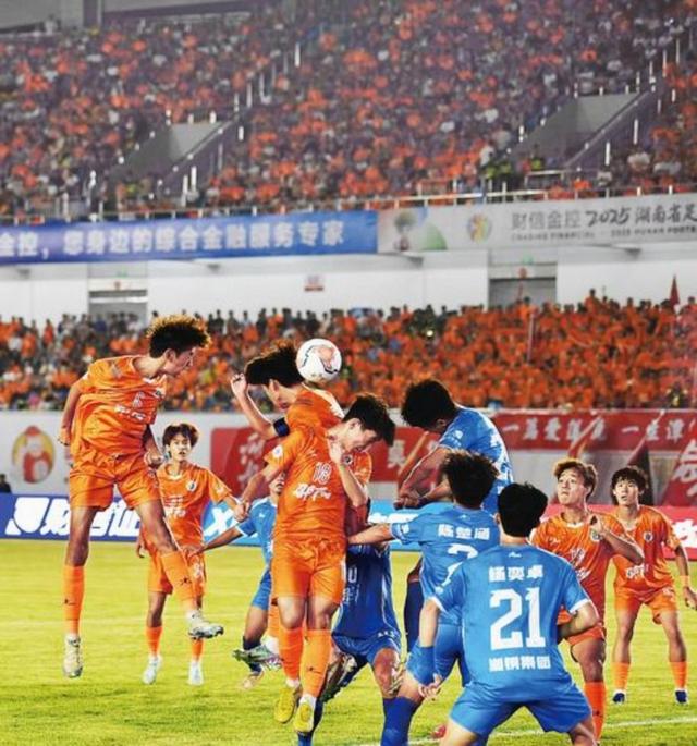 雷速-阿扎伦卡新星夺冠表现突出，篮网前途光明！引发球迷热议的简单介绍