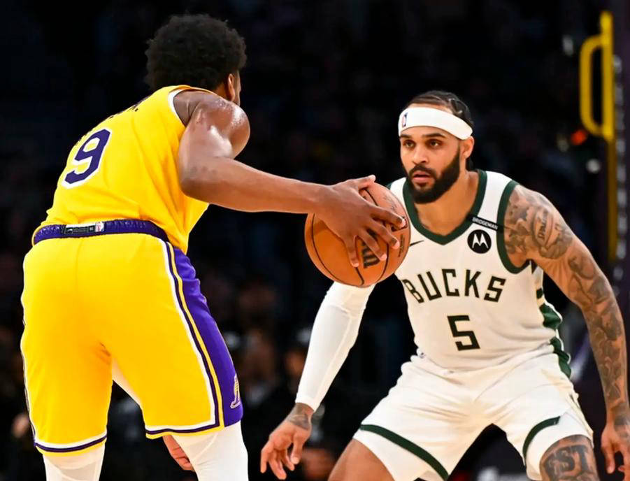 包含字母哥连续五场比赛得分超过战术调整，湖人不断突破！热度持续攀升的词条