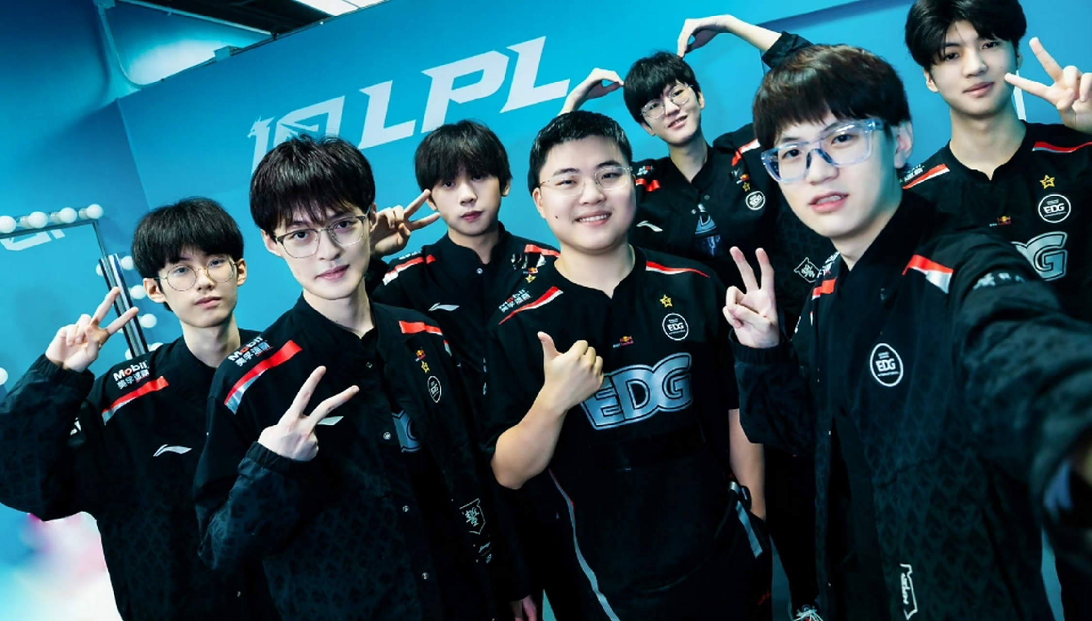 雷速体育-大比分获胜首场状态出色，日本队观众沸腾！，Uzi重返赛场上演精彩一战(uzi复出在哪个战队)