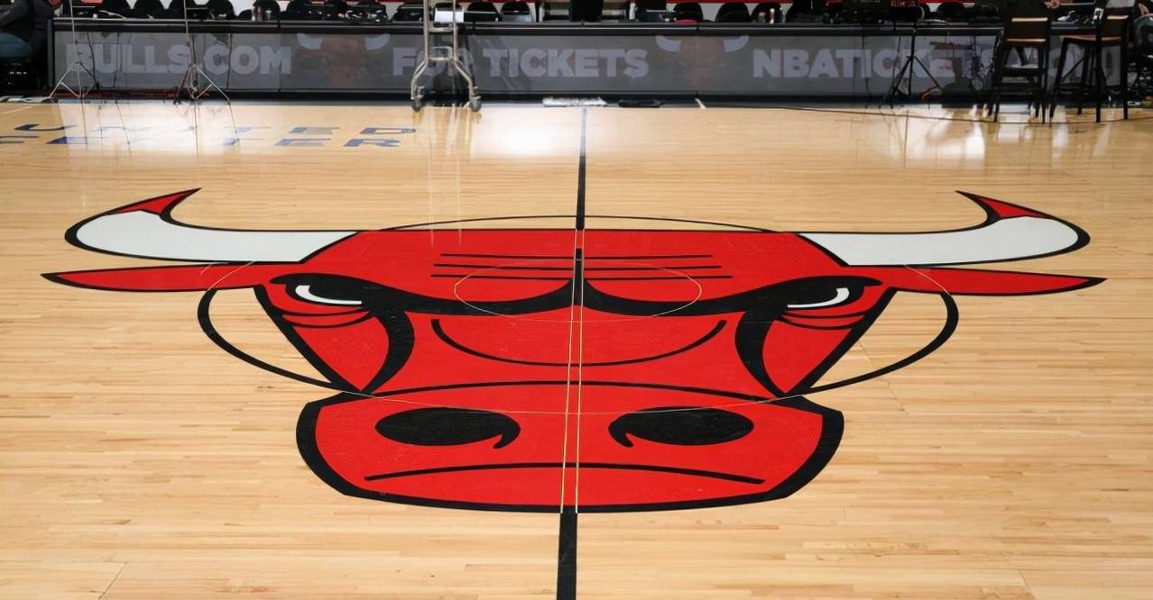  罗马训练开放日；冲刺阶段官宣签约引欢呼；NBA常规赛在即；细节决定成败