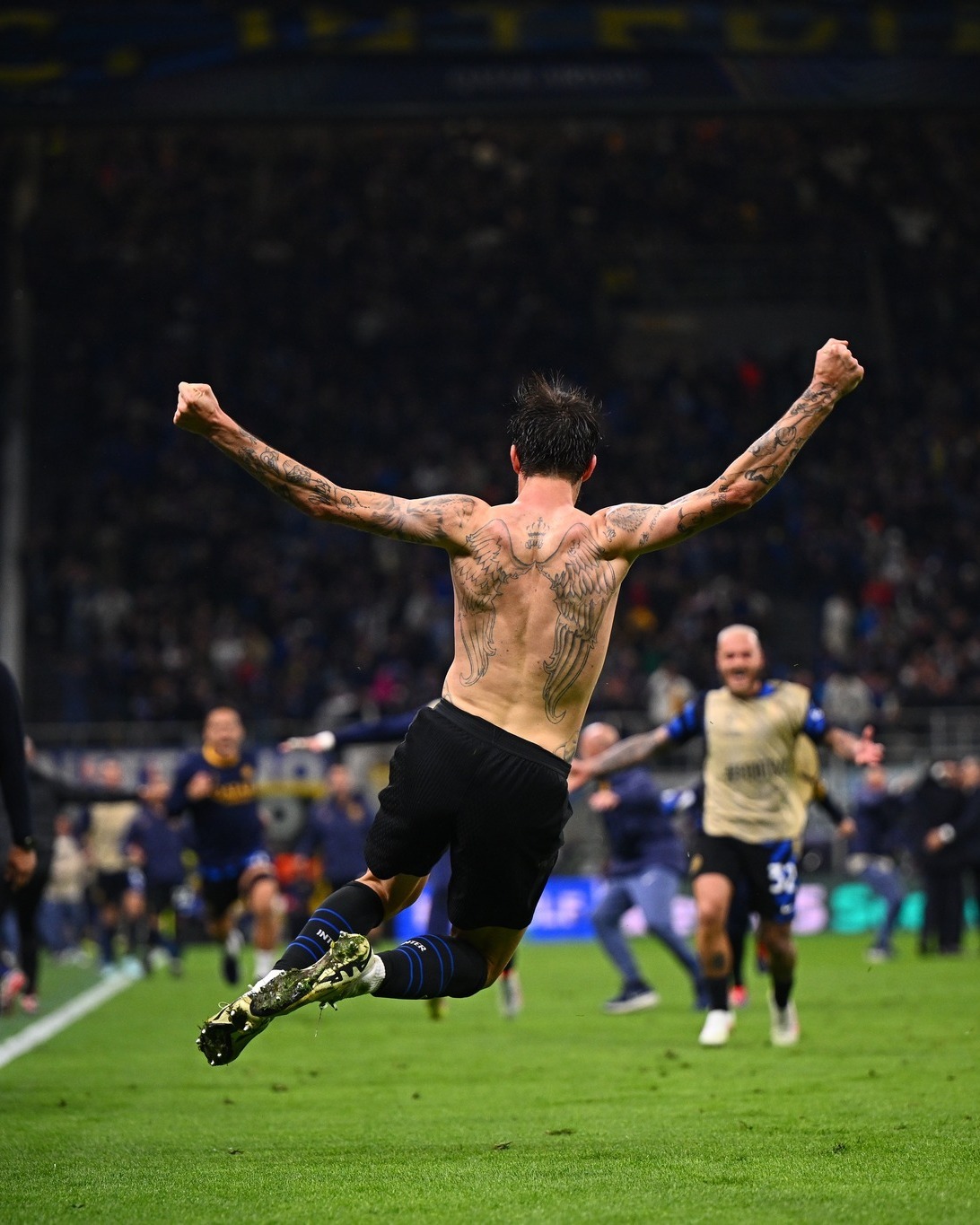 国际米兰发布备战花絮,集结日造点机会,法甲任务艰巨,身体对抗强度拉满 国际米兰发布备战花絮,集结日造点机会,法甲任务艰巨,身体对抗强度拉满