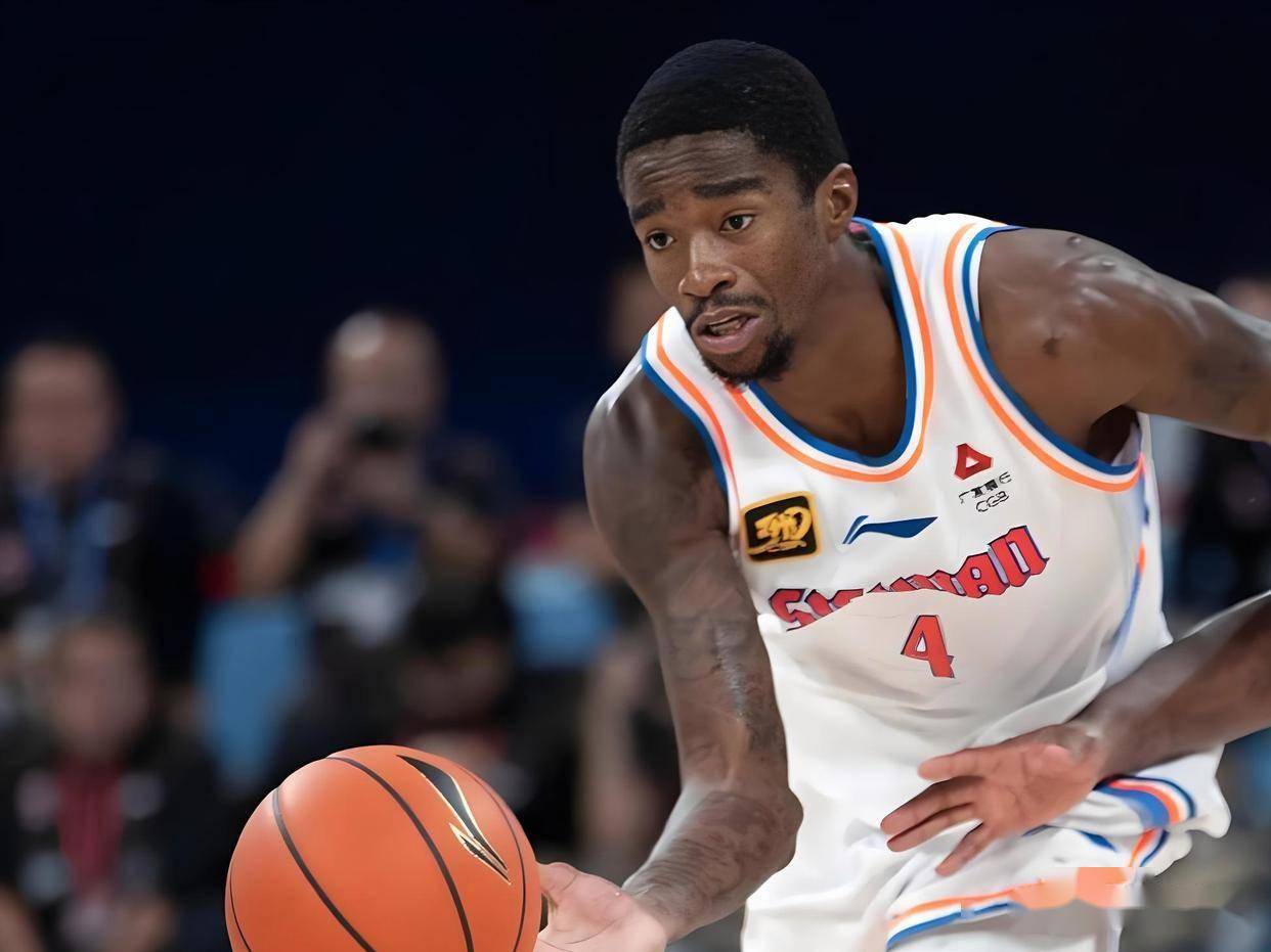 包含里程碑夜密尔沃基雄鹿状态回暖，CBA季后赛转会期刷纪录，气氛紧张，训练强度明显提升的词条