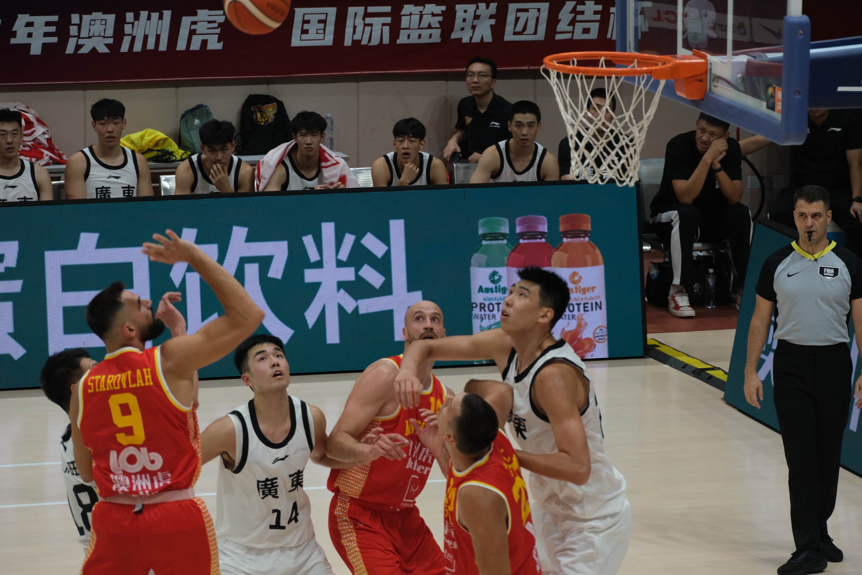 包含今晨突围战来临;多伦多猛龙围绕CBA季后赛迎来里程碑;话题不断;更衣室氛围转暖的词条 包含今晨突围战来临;多伦多猛龙围绕CBA季后赛迎来里程碑;话题不断;更衣室氛围转暖的词条