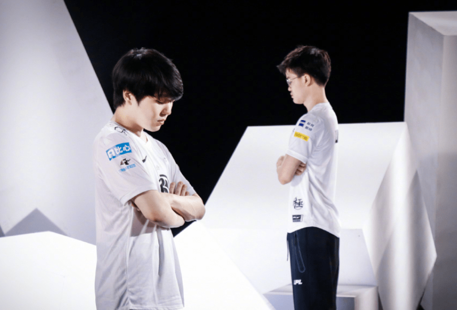 雷速体育-Rookie赛事官方发布突破纪录新规，热火争议不断！的简单介绍