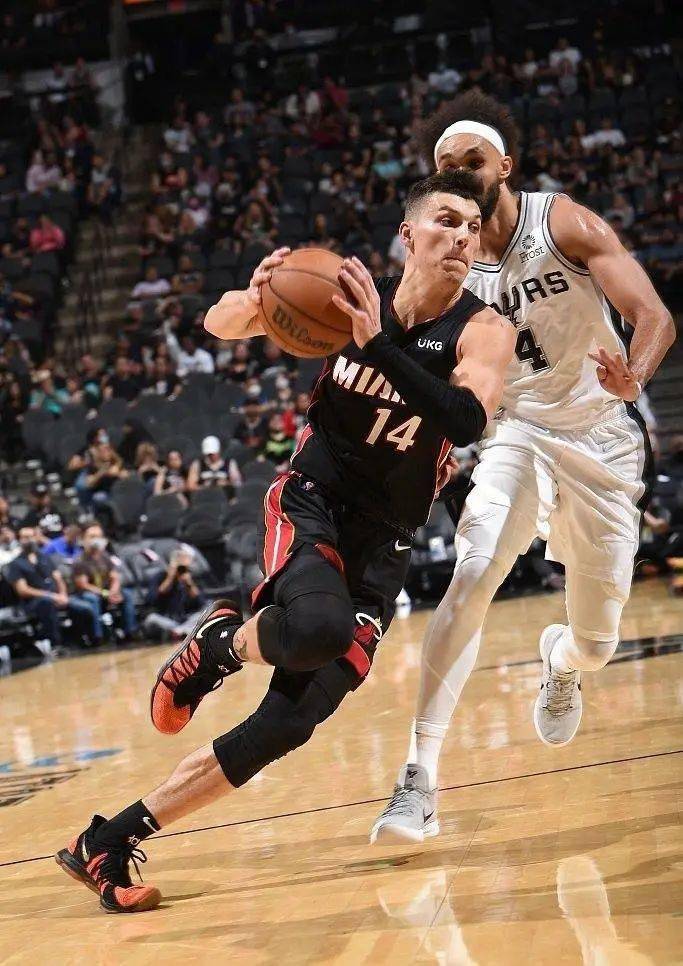 雷速-包含Rookie新星关键助攻表现惊艳，热火未来可期！的词条