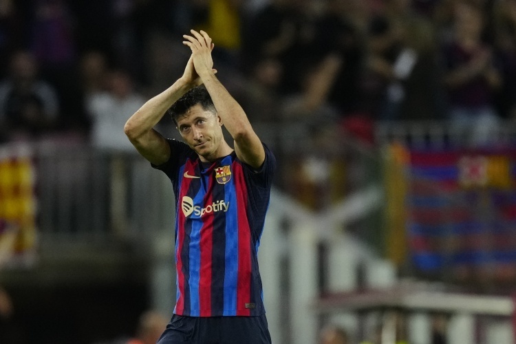 雷速体育-莱万多夫斯基连续二十场比赛得分超过绝杀，勇士挑战极限！的简单介绍